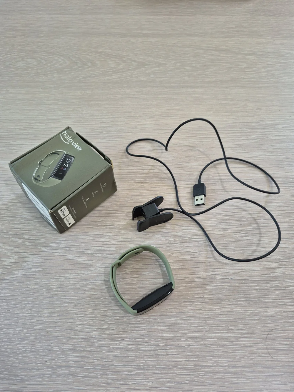 Smart Fitness Tracker Band in Olive Green with Touchscreen and Charger